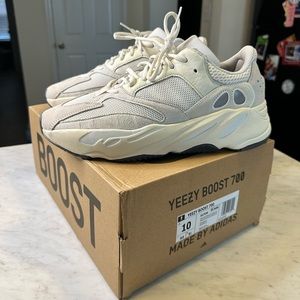 Yeezy 700 “Analog”